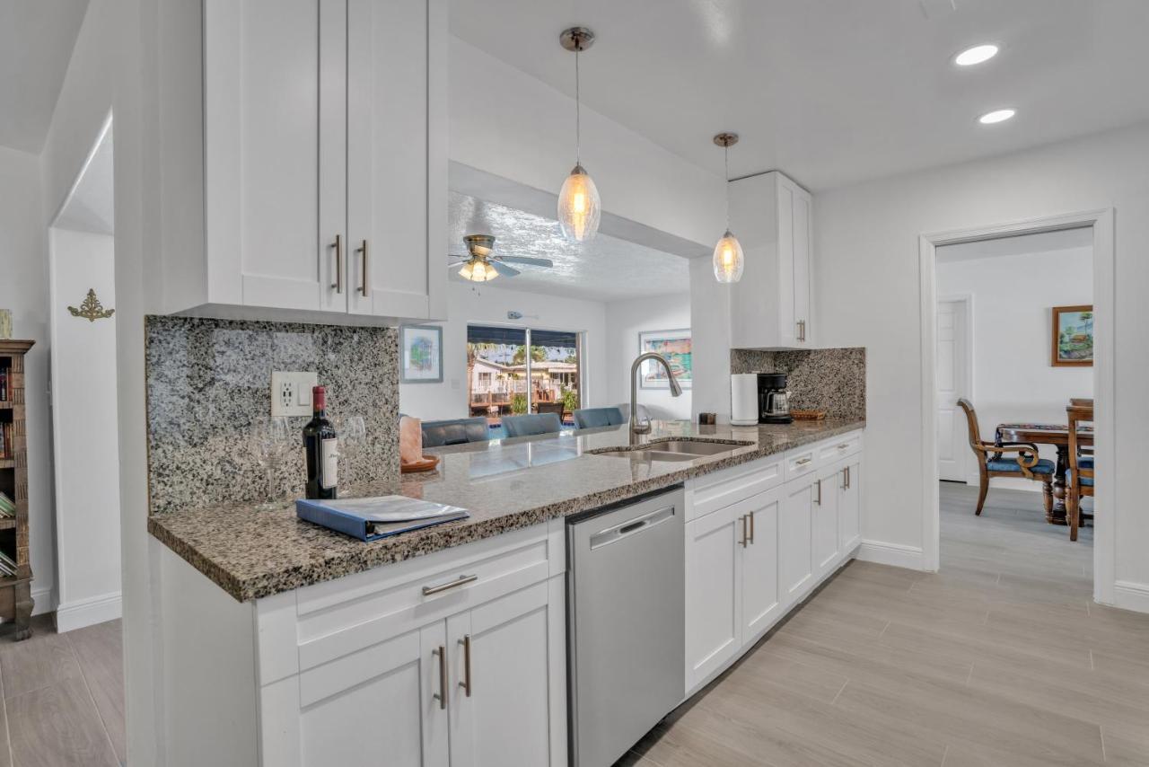 פומפנו ביץ' 4 Bd Near Beach Spacious Solar Heated Pool Waterfront Home מראה חיצוני תמונה